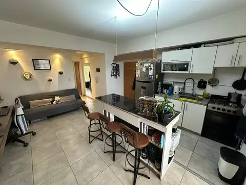 En Venta 2 Ambientes Con Patio, Balcon y 2 Cocheras