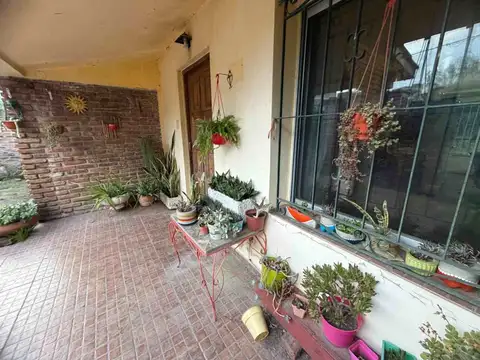 Casa 4 ambientes con 1 baño