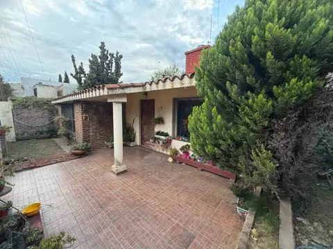 CASA EN VENTA CON GRAN LOTE EN VILLA CELINA