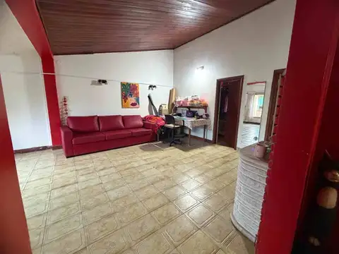 CASA EN VENTA CON GRAN LOTE EN VILLA CELINA