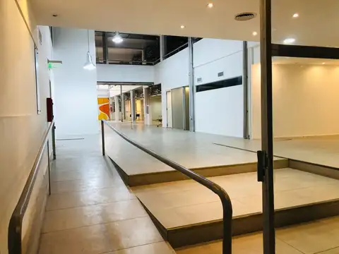 EDIFICIO DE OFICINAS HABILITADO, EN BLOCK, 1.960 M2