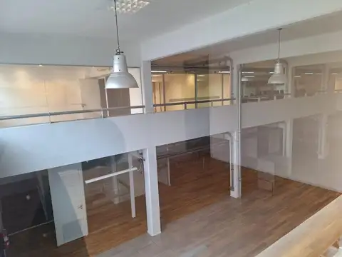 EDIFICIO DE OFICINAS HABILITADO, EN BLOCK, 1.960 M2