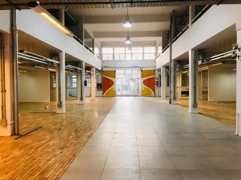 EDIFICIO DE OFICINAS HABILITADO, EN BLOCK, 1.960 M2