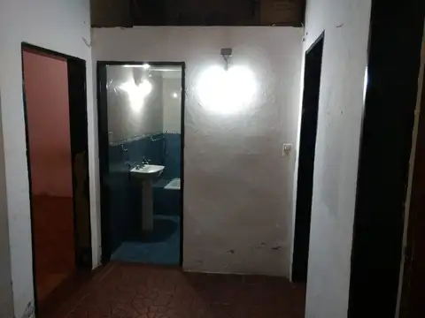 Casa 6 ambientes con 2 baños