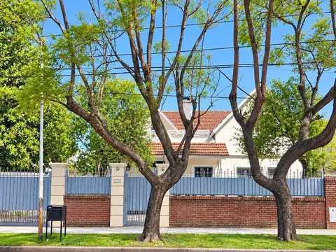 Haedo Sur Casa de cinco ambientes en venta Apta Credito