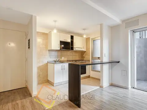 Charlone 500, Piso 1