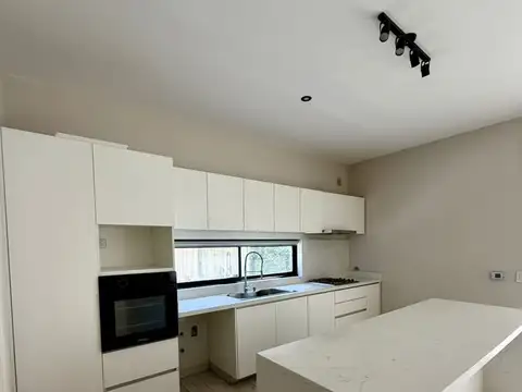Casa en Venta en Pilar del Este - Santa Guadalupe, USD 275.000