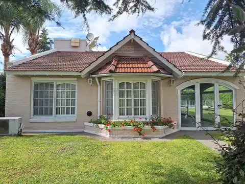 Casa Chalet  en Venta en Banco Provincia, Francisco Álvarez, Moreno