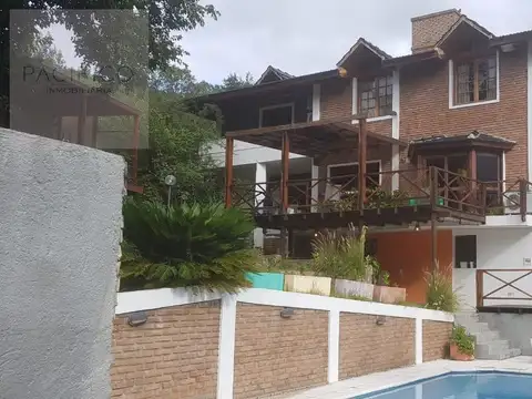 Casa 12 ambientes con 4 baños
