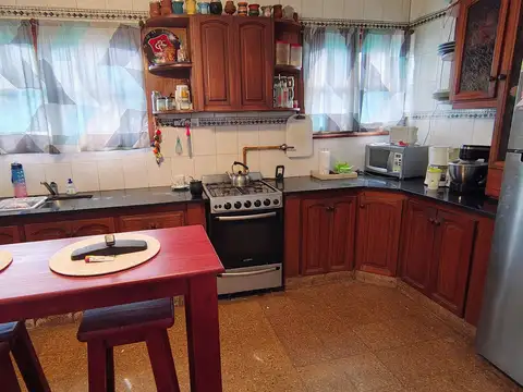 Casa 5 ambientes con 1 baño