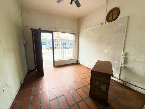 Local en Alquiler en Lomas Del Mirador, $ 350.000