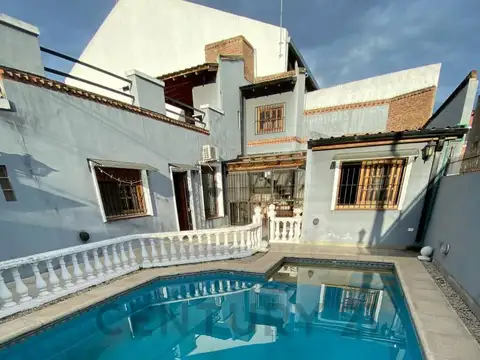 VENTA DE CASA 4 AMBIENTES CON PISCINA Y GARAGE EN ALEJANDRO KORN