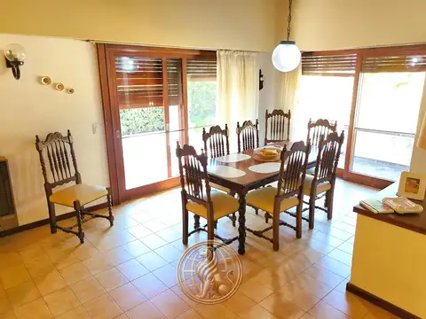 Casa 5 ambientes con 3 baños