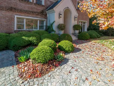 Casa 9 ambientes con 4 baños