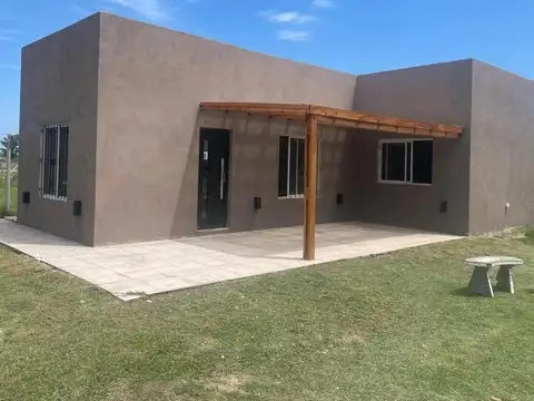 Casa 3 ambientes con 1 baño