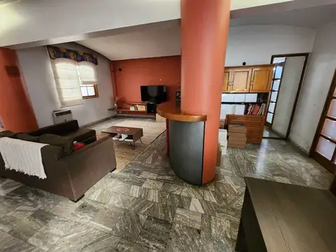 Casa 6 ambientes con 4 baños