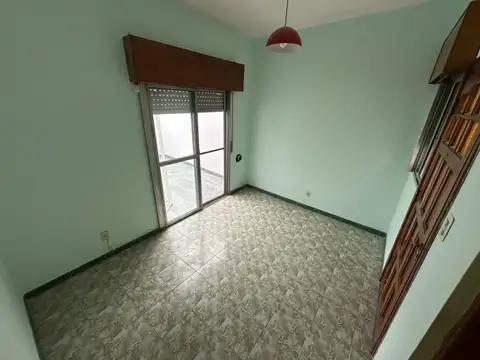 Alquiler de PH 2 ambientes con patio en Wilde Centro