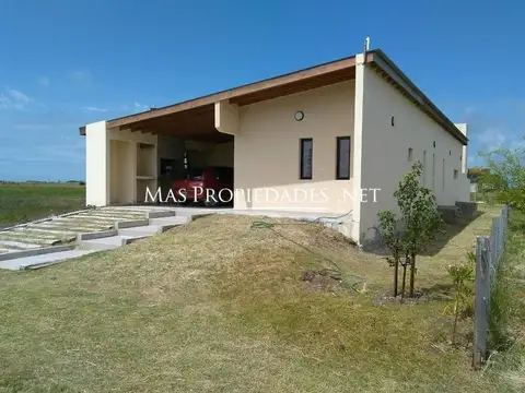 Casa 3 ambientes con 2 baños