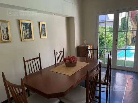 Casa 4 ambientes con 2 baños