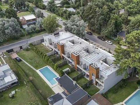 Departamento 2 Ambientes Apto Crédito en Venta | Los Cardales Centro | Jardin y Cochera