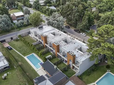 Departamento 2 Ambientes Apto Crédito en Venta | Los Cardales Centro | Jardin y Cochera