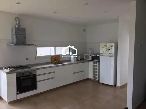 Casa 5 ambientes con 2 baños