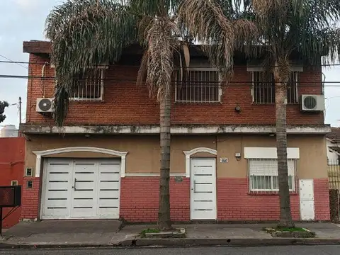 Casa Multifamiliar 8 Ambientes en Venta en Ituzaingó Norte!