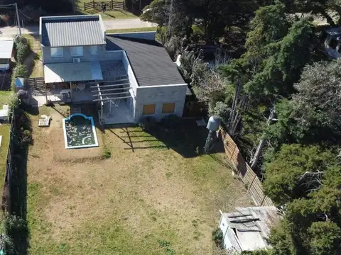 Casa 4 ambientes con 2 baños