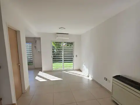 Casa en Alquiler con 1 cochera