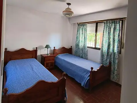 Venta chalet de 4 ambientes mas departamento - Barrio San Jacinto - Corbeta Uruguay 6900