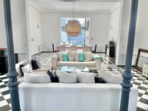 Casa en Venta con 5 cocheras