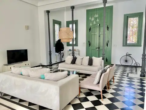 Casa 9 ambientes con 5 baños