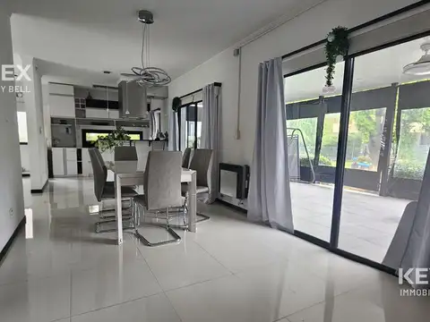 Casa en Alquiler con 1 cochera