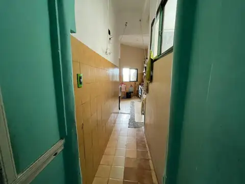 Semipiso 4 ambientes a la calle con balcón francés