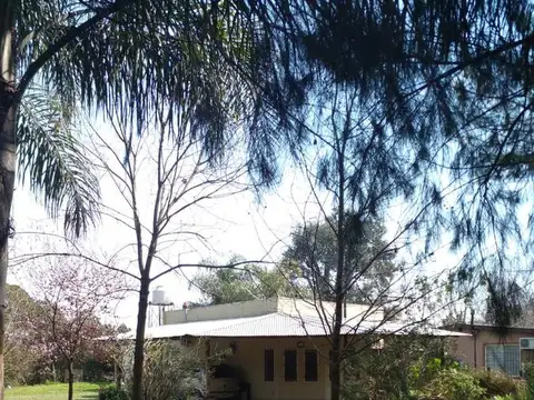 Casa pequeña con hermoso parque