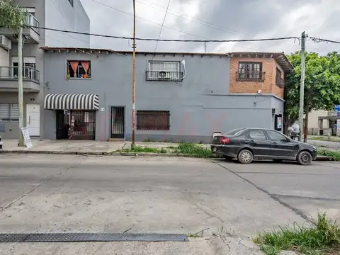 Casa 3 amb + Deptos + Local - V. Madero - PERMUTA