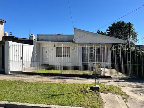OPORTUNIDAD PROPIEDAD A RECICLAR EN LOTE DE 10X34 ITUZAINGO NORTE  