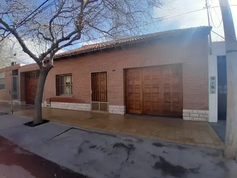 Casa 5 Dorm, 2 Baños. 300m Terreno. Capital