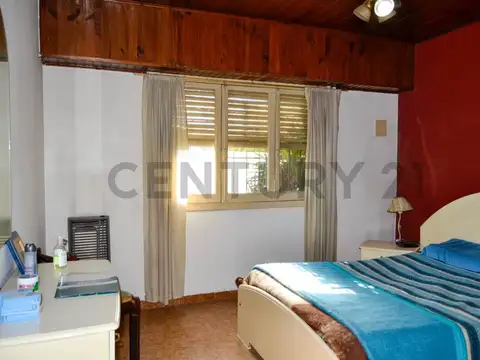 CASA EN VENTA EN LA PLATA DE 3 DORMITORIOS COCHERA Y PARQUE | LOS HORNOS