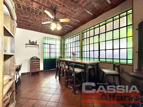 Casa 4 ambientes con 2 baños