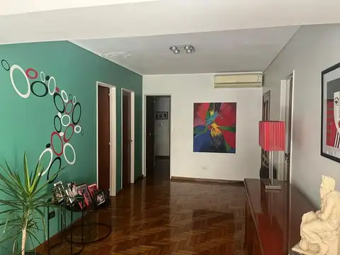 Casa 5 ambientes con 4 baños