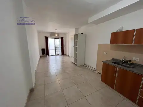 Amplio 1 amb con Patio. Excelente ubicación!