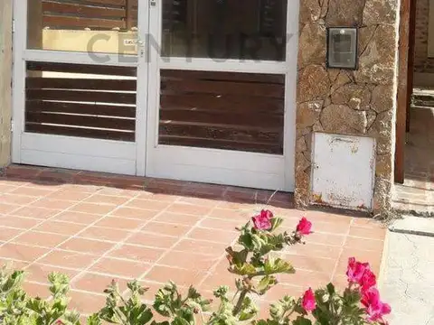 17 e/ 36 y 38 1600