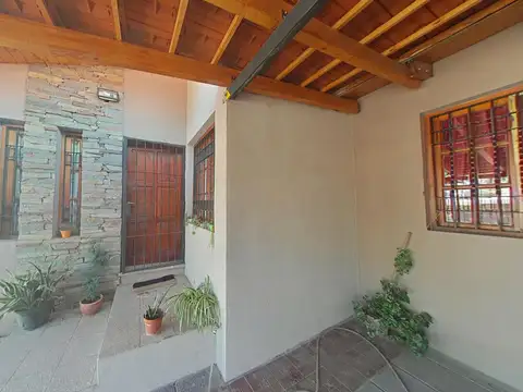 CASA EN VENTA 4 DORMITORIOS EN GODOY CRUZ CON TOUR VIRTUAL