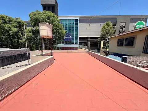 Casa de dos dormitorios con patio y terraza