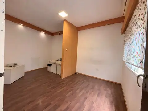 Casa 6 ambientes con 2 baños