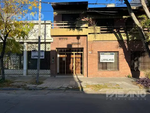 VENTA EN BLOCK: CASA DE 2 PLANTAS    LOCAL EN ESQUINA