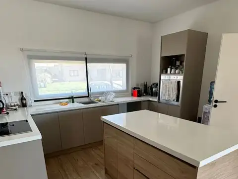 CASA EN VENTA EN EL CANTON NORTE - ESCOBAR