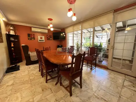 Casa 5 ambientes con 4 baños