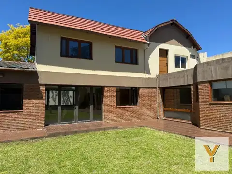 Casa en Alquiler - 5 Dormitorios 3 Baños - 720mts - Mar Del Plata